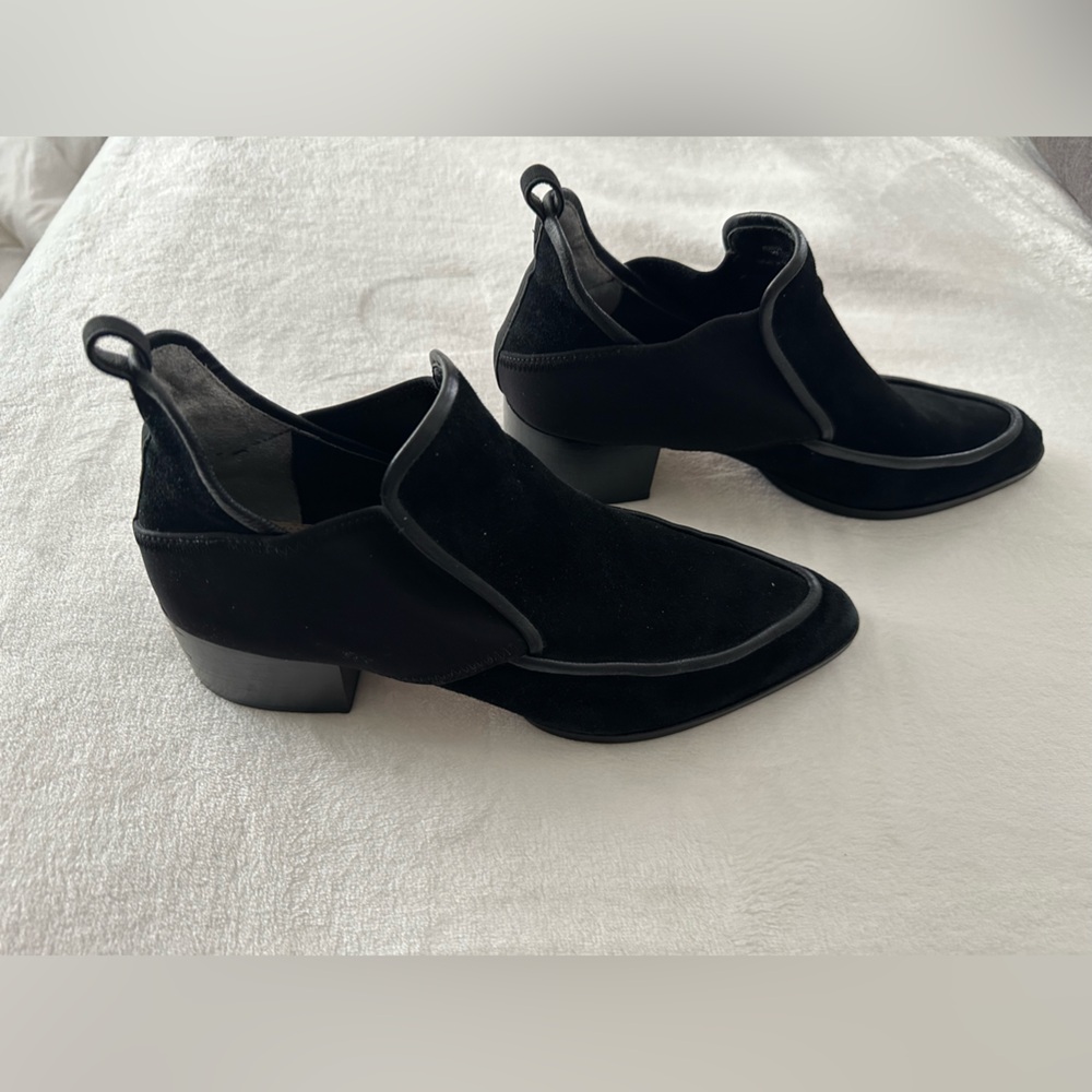 Women’s Donald J Pliner Benson Black Suede Ankle Booties Size 9